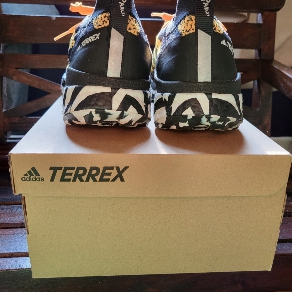 Adidas - Picture 4 of 8